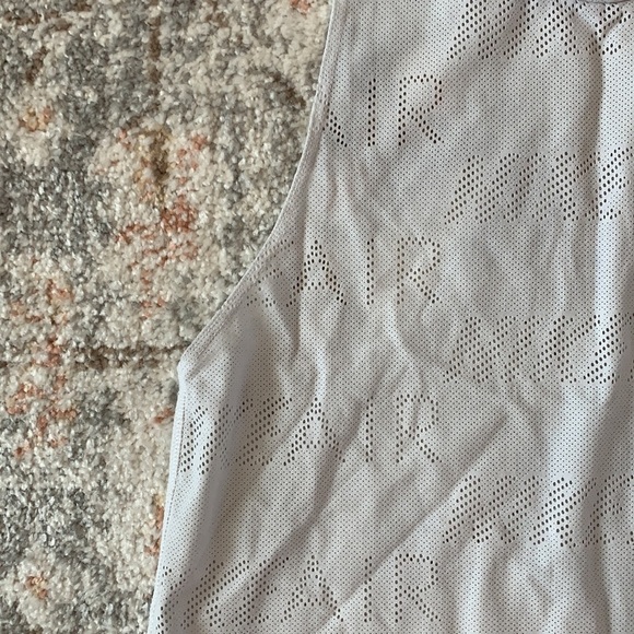 Nike Women’s Mesh White Workout Tank Top Work Out Gym Running Pickleball Small - Picture 4 of 5